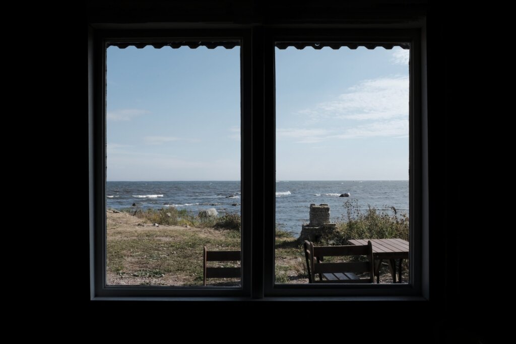the-pros-and-cons-of-window-replacement-vs-window-repair